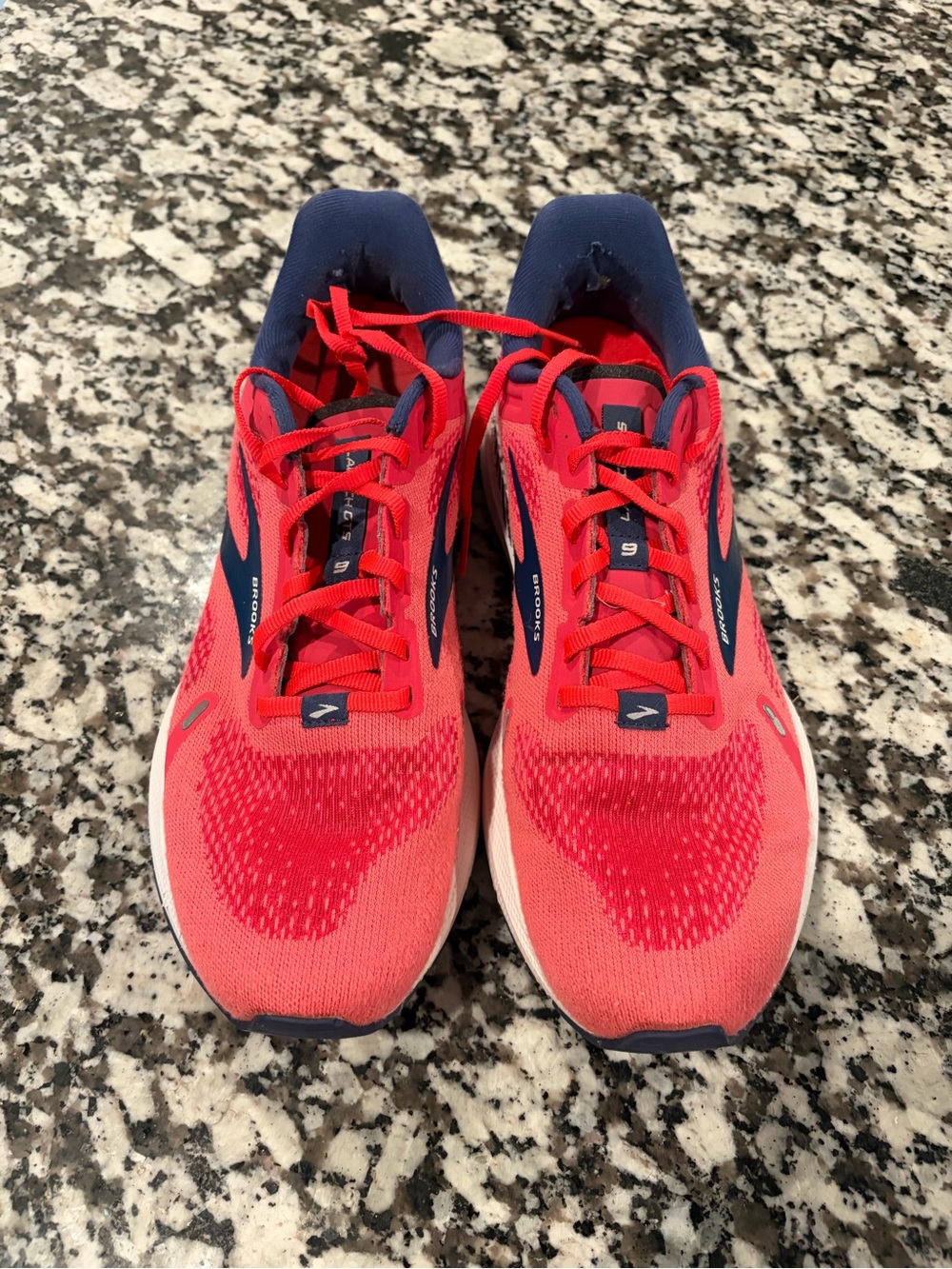 Brooks Launch GTS 9